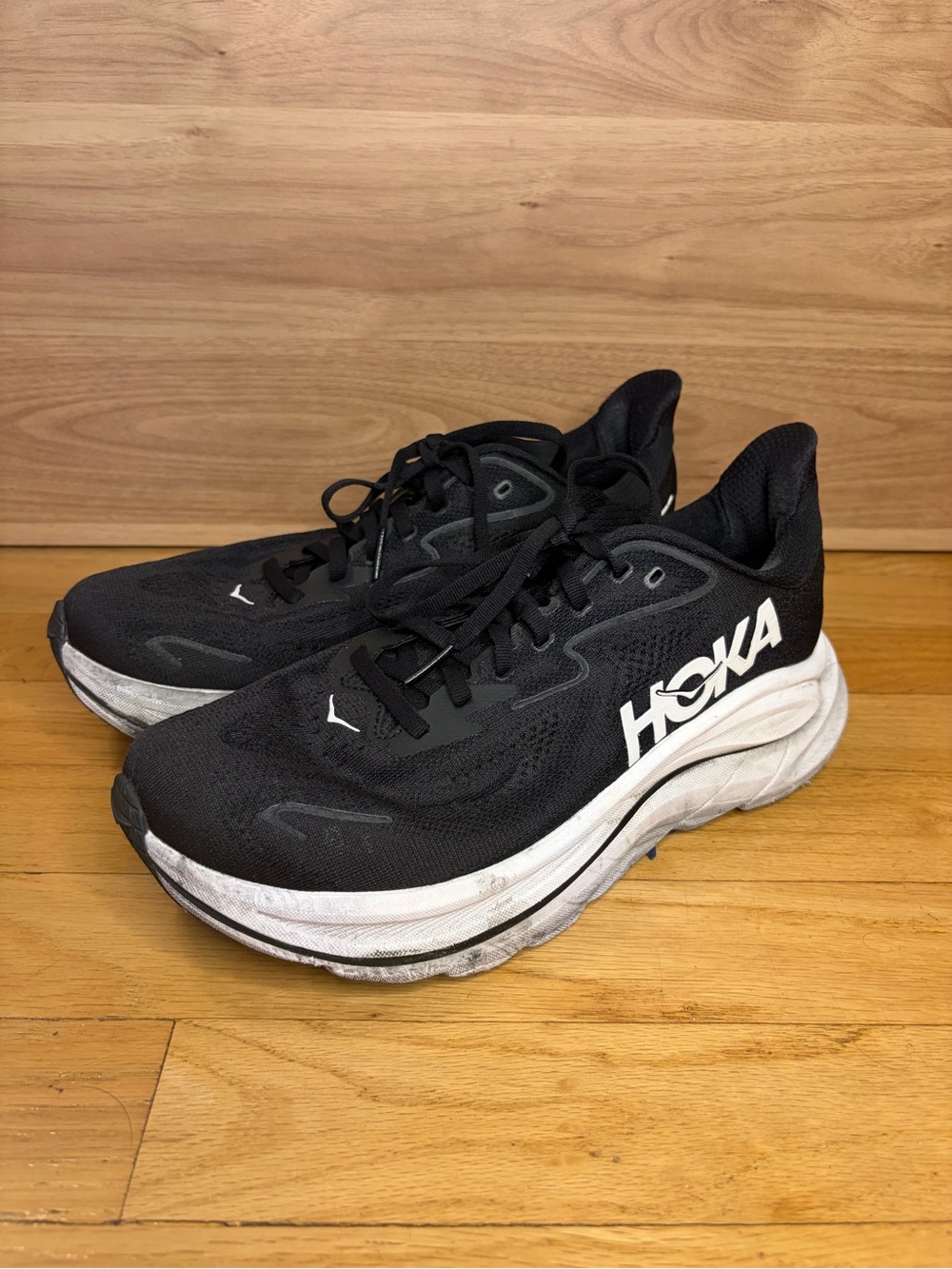 HOKA Clifton 10 Men's Black Sneakers - Size 7